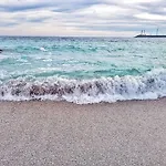 Solid Mamaia