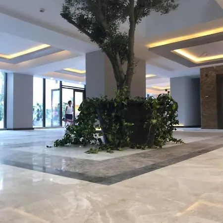 Solid Lejlighed Mamaia