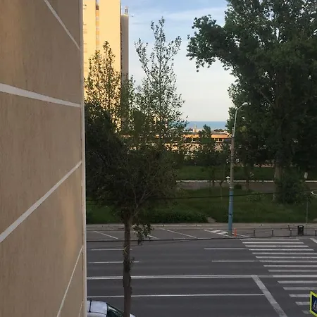 Solid Apartment Mamaia